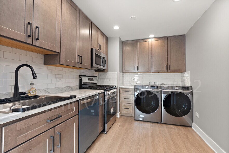 Kitchen w/Laundry - 3631 165th St