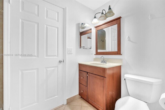 Building Photo - 1491 Sorrento Dr