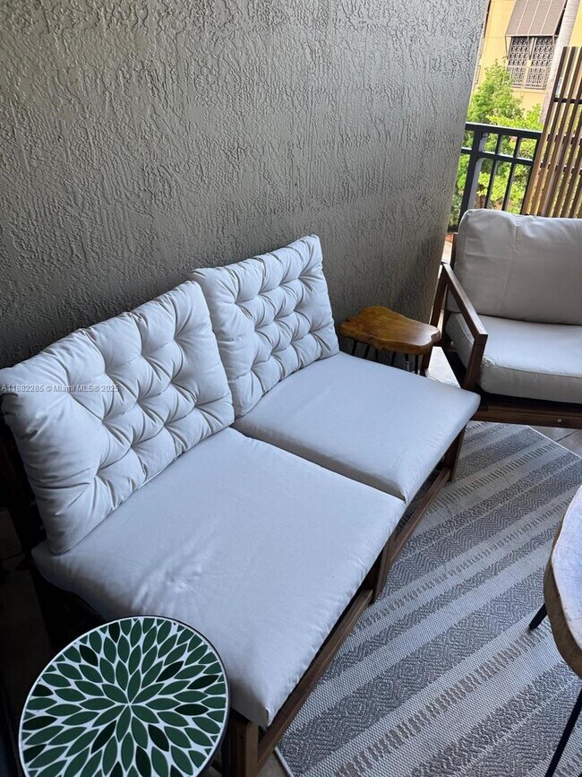 Building Photo - 120 Douglas Rd