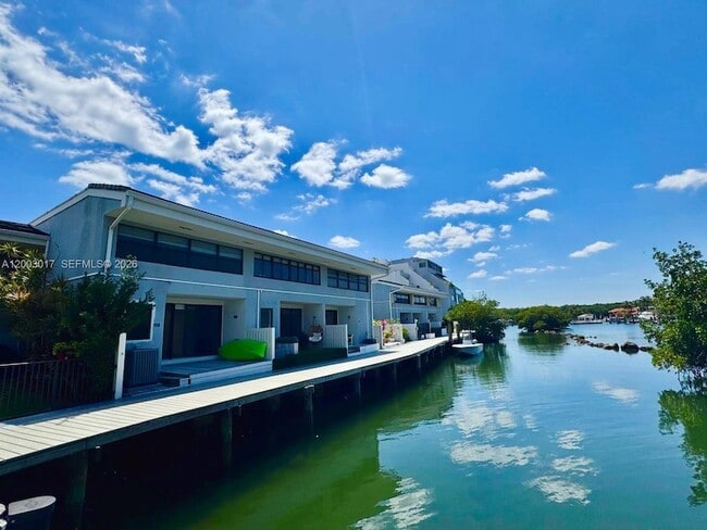 Building Photo - 336 Poinciana Island Dr