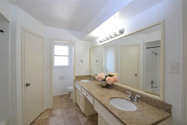 Building Photo - 15927 Tumbling Rapids Dr