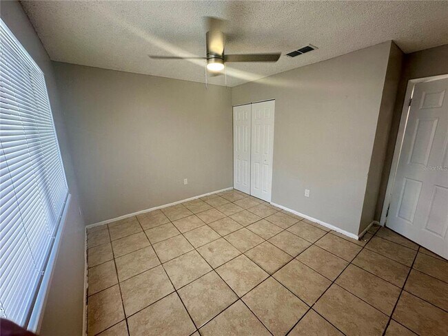Building Photo - 2522 S Oak Ave
