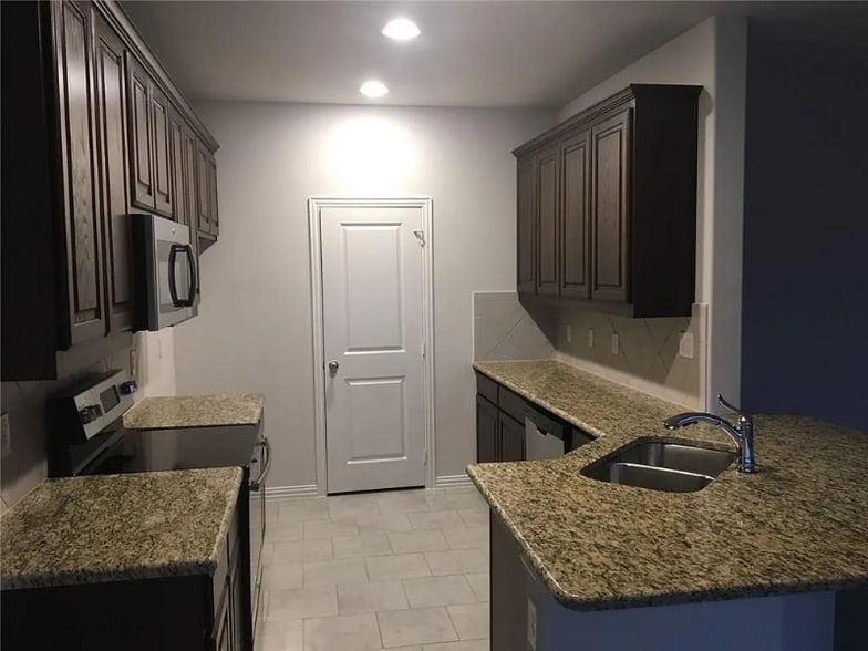Building Photo - 309 Lead Creek Dr