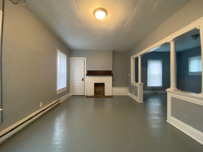 Building Photo - Two bedroom, one bathroom single home in D...