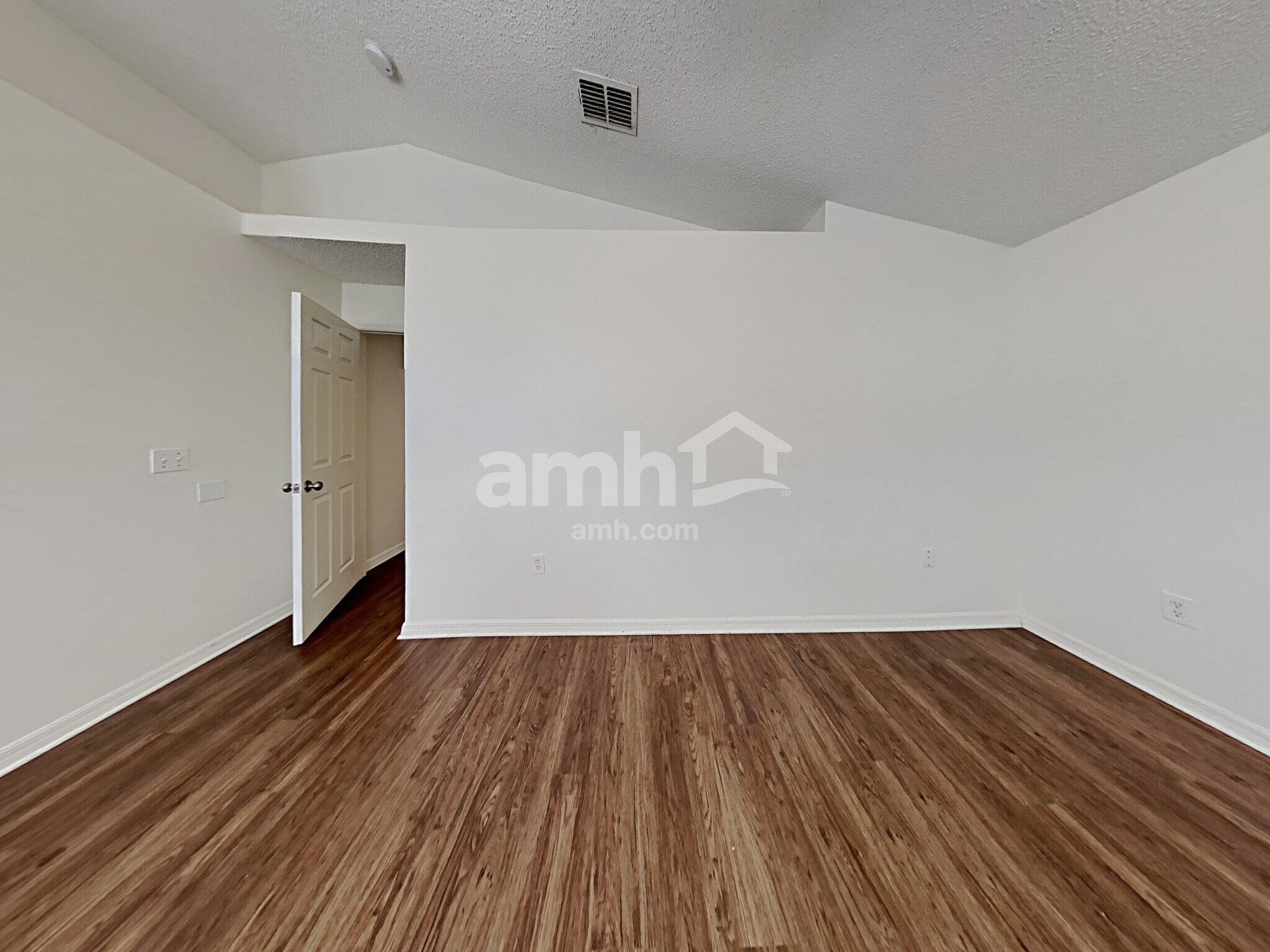 Building Photo - 10421 Opus Dr
