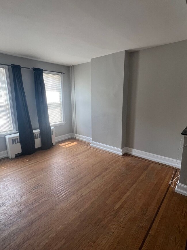Building Photo - Bright 2-Bedroom with Spacious Bath & Priv...
