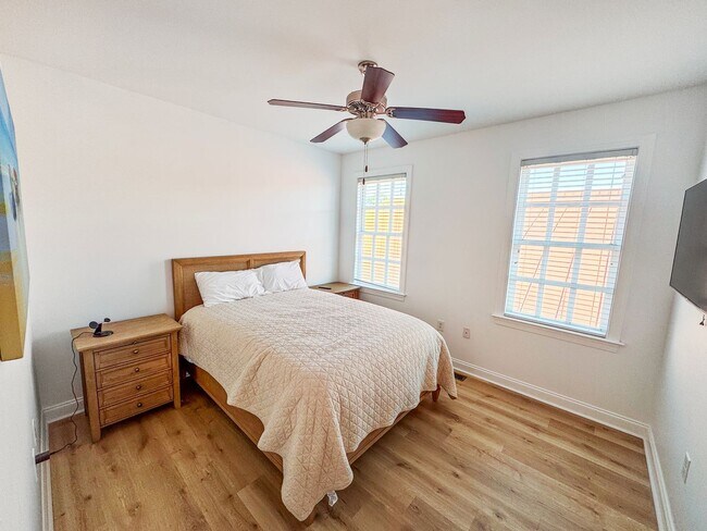 Building Photo - Fully Furnished Waterfront Elegance on Mai...