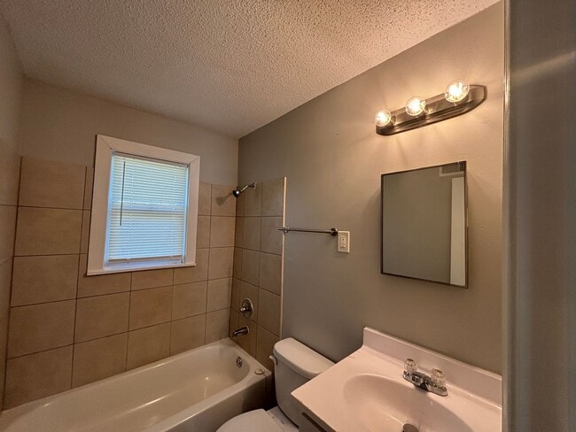 Building Photo - 3803 Kalamath Cove