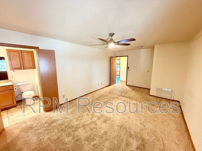 Building Photo - 4508 N Asbury Ave