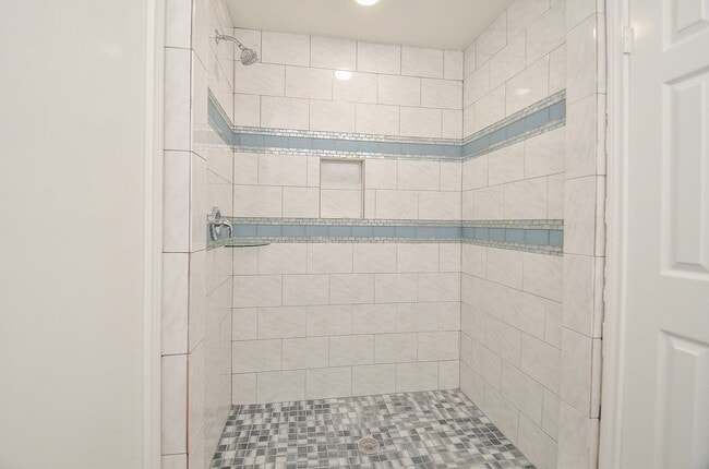 Building Photo - 15614 Dawnbrook Dr