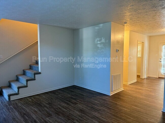 Building Photo - 1204 Glade Hill Dr