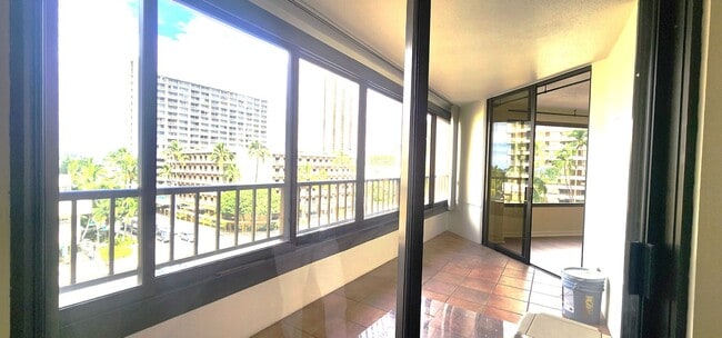 Building Photo - Newly renovated, conveniently located Discovery Bay Gem