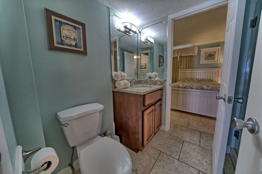 Building Photo - 7205 Thomas Dr