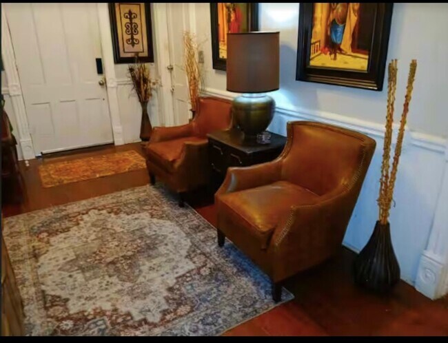 Building Photo - Charming 3BR House in Macon - Walk to Mercer Village and Tatnall Square Park!