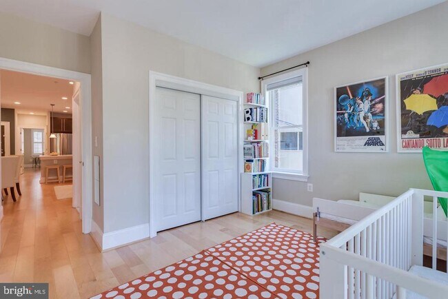 Building Photo - 3937 Davis Pl NW