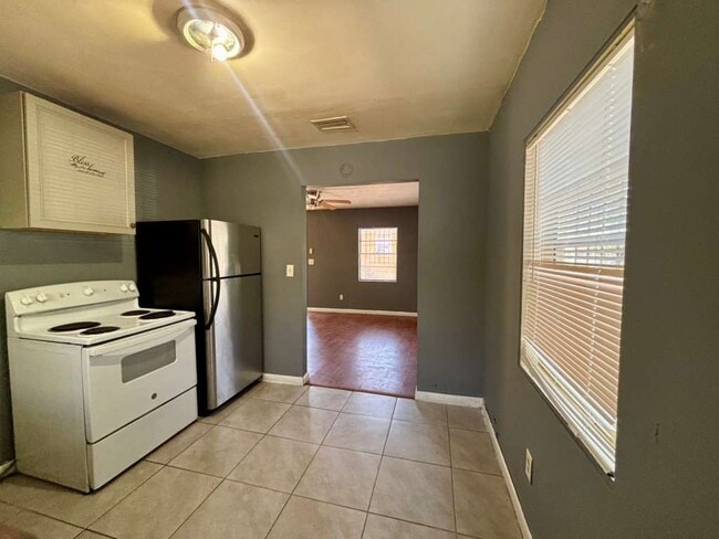 Building Photo - 1360 W 21st St