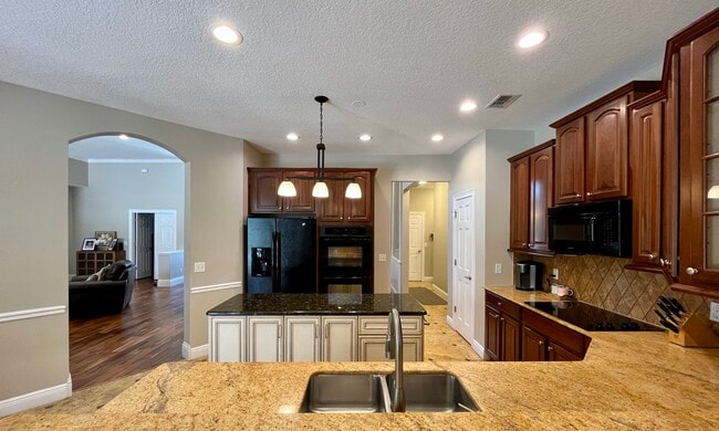 Building Photo - 10544 Oakview Pointe Terrace
