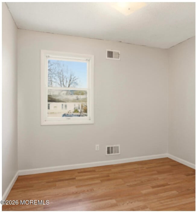 Building Photo - 123 Village Dr