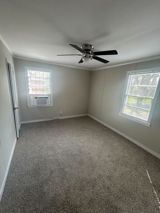 Building Photo - 501 Japonica St