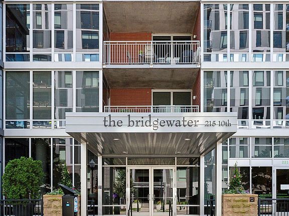 Building Photo - 215 10th Ave S