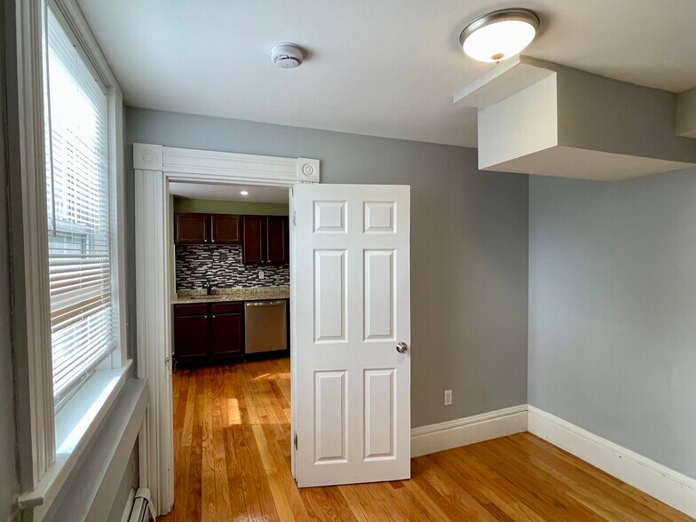 Building Photo - 233 Broadway