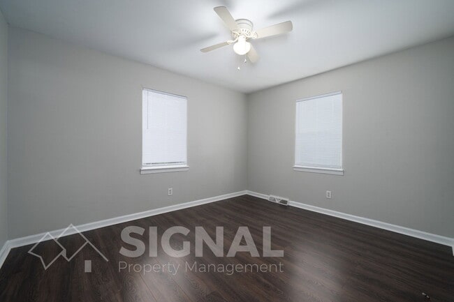 Building Photo - 2425 Circle Dr