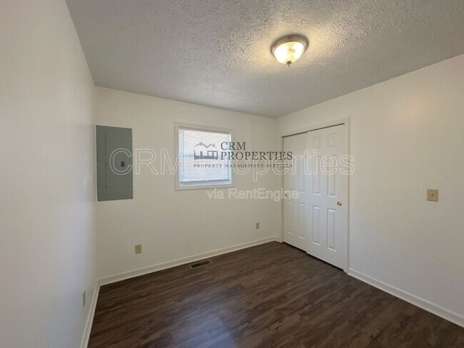 Building Photo - 722 S Lindsay St