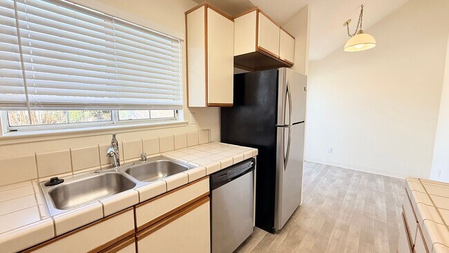 Building Photo - Charming 2BD/2BA + Loft, Upper Unit Condo in Alamo- Available NOW!