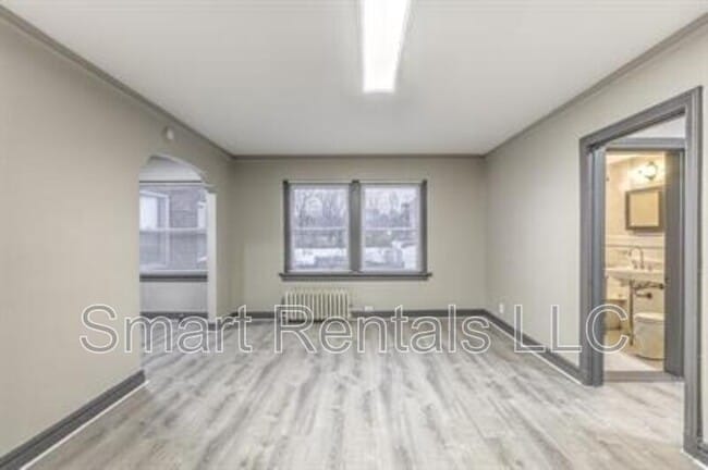 Building Photo - 807 Clara Ave