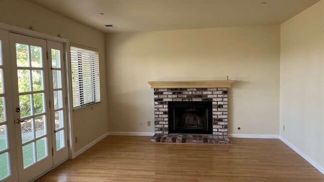 Primary Photo - 1079 Sandhurst Dr