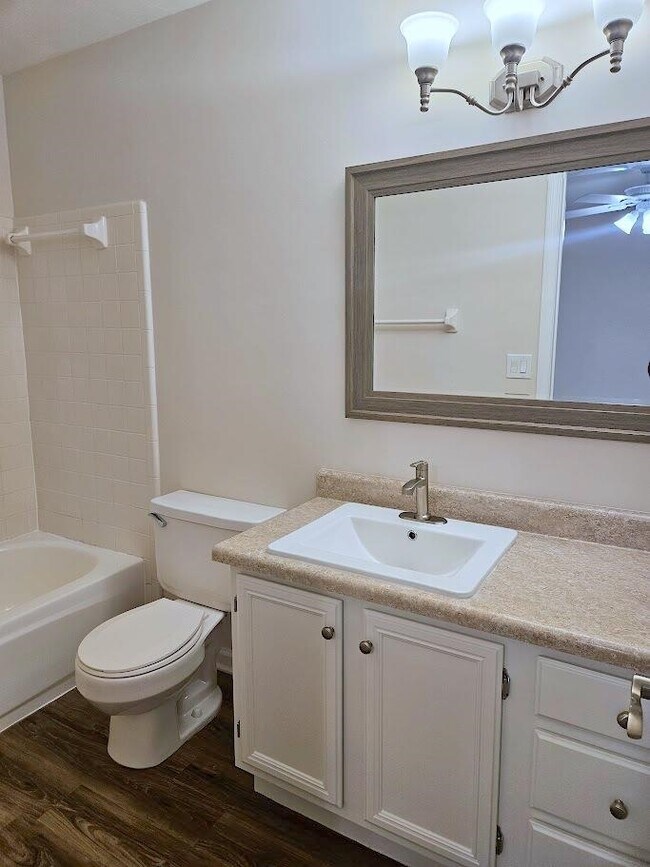 Building Photo - 431 Richview Park Cir E