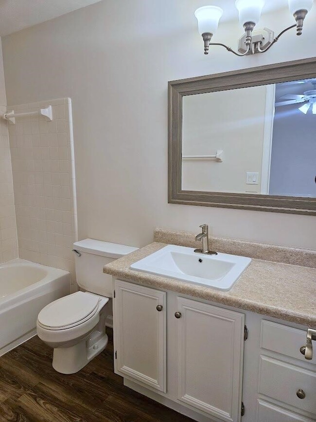 Building Photo - 433 Richview Park Cir W