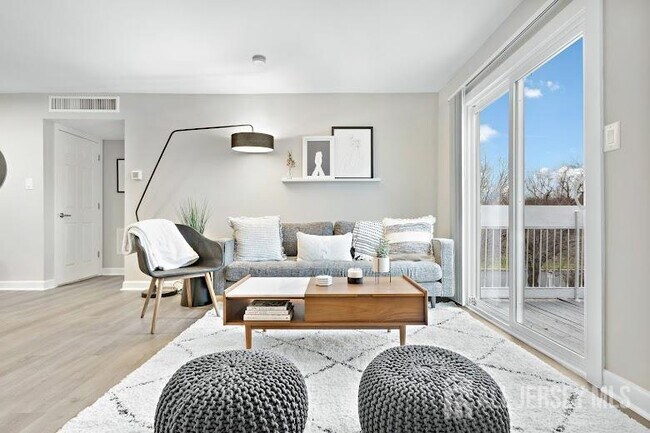 Building Photo - 1000 Pheasant Hollow Dr