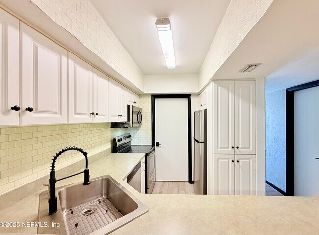 Building Photo - 5650 A1A S