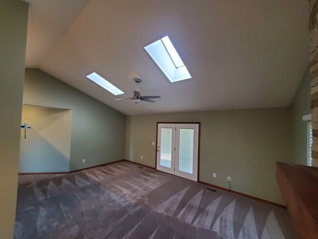 Building Photo - 3-bedroom 2 Full Bath House