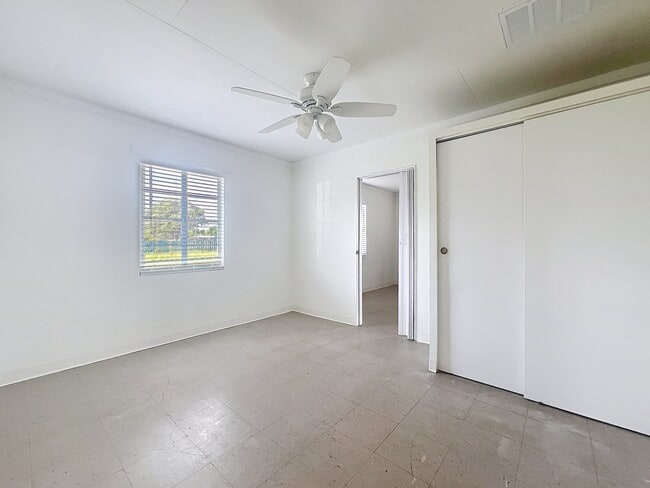 Building Photo - E. St