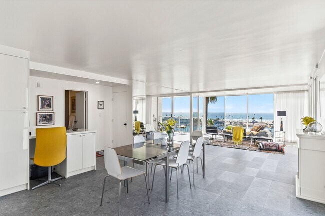 Building Photo - 1200 Harbor Dr N