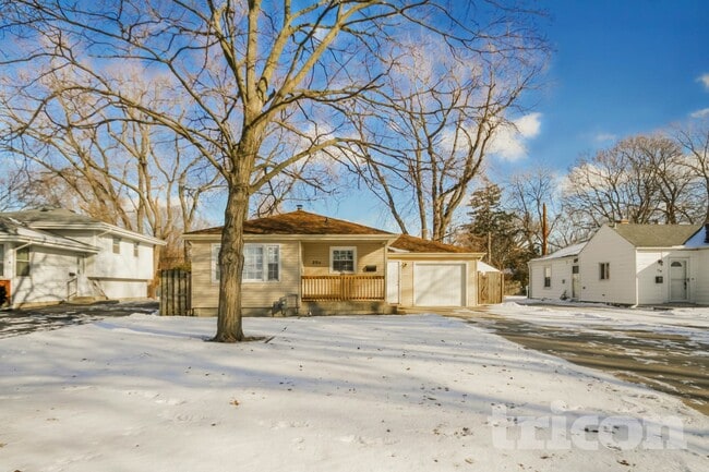 Building Photo - 25 N Iowa Ave