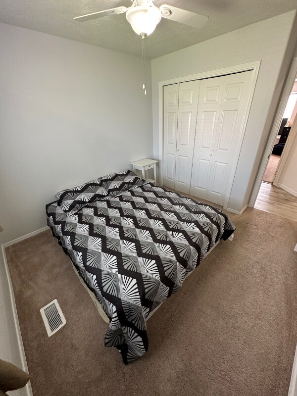 Building Photo - 270 E 15th N St