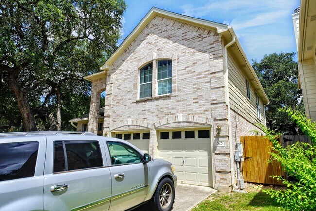 Building Photo - Spacious 3-Bedroom Home in Jonas Woods wit...