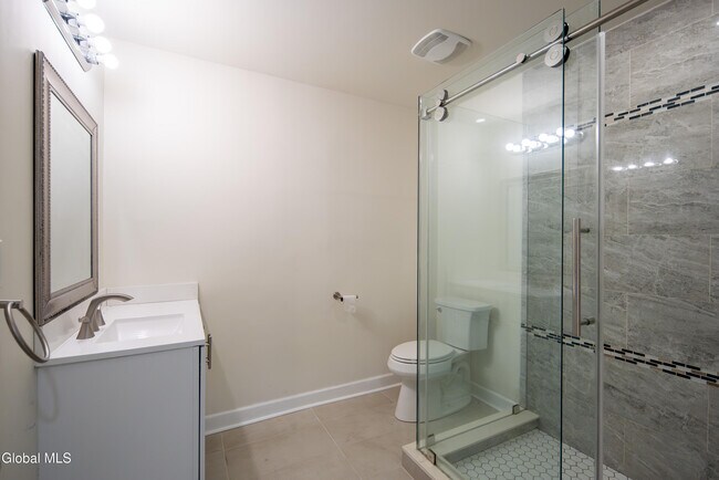 Building Photo - 489 Grooms Rd