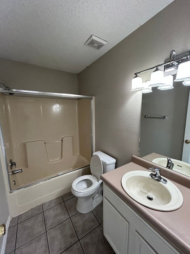 Building Photo - Charming 3 Bedroom, 2 Bath Home in the Hea...