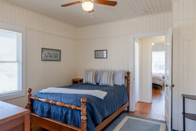 Building Photo - 640 S Columbia St