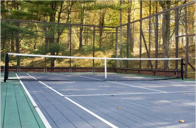 Building Photo - 2466 Lake Dr SE