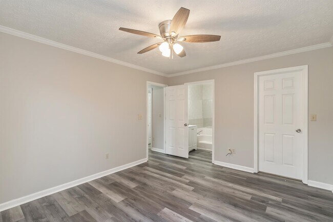 Building Photo - 6501 Beaver Ridge Rd