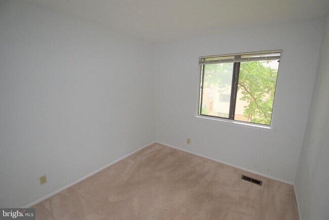 Building Photo - 2507 Glengyle Dr