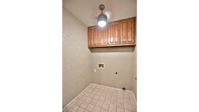 Building Photo - 5273 Sherbrooke Ln