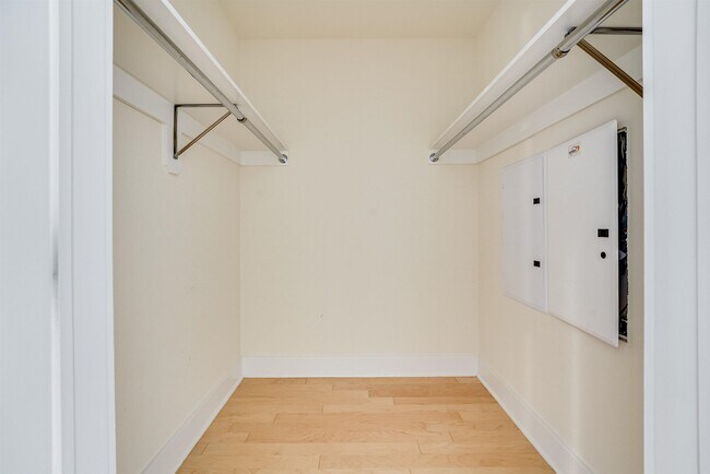 Building Photo - 1125 Maxwell Ln