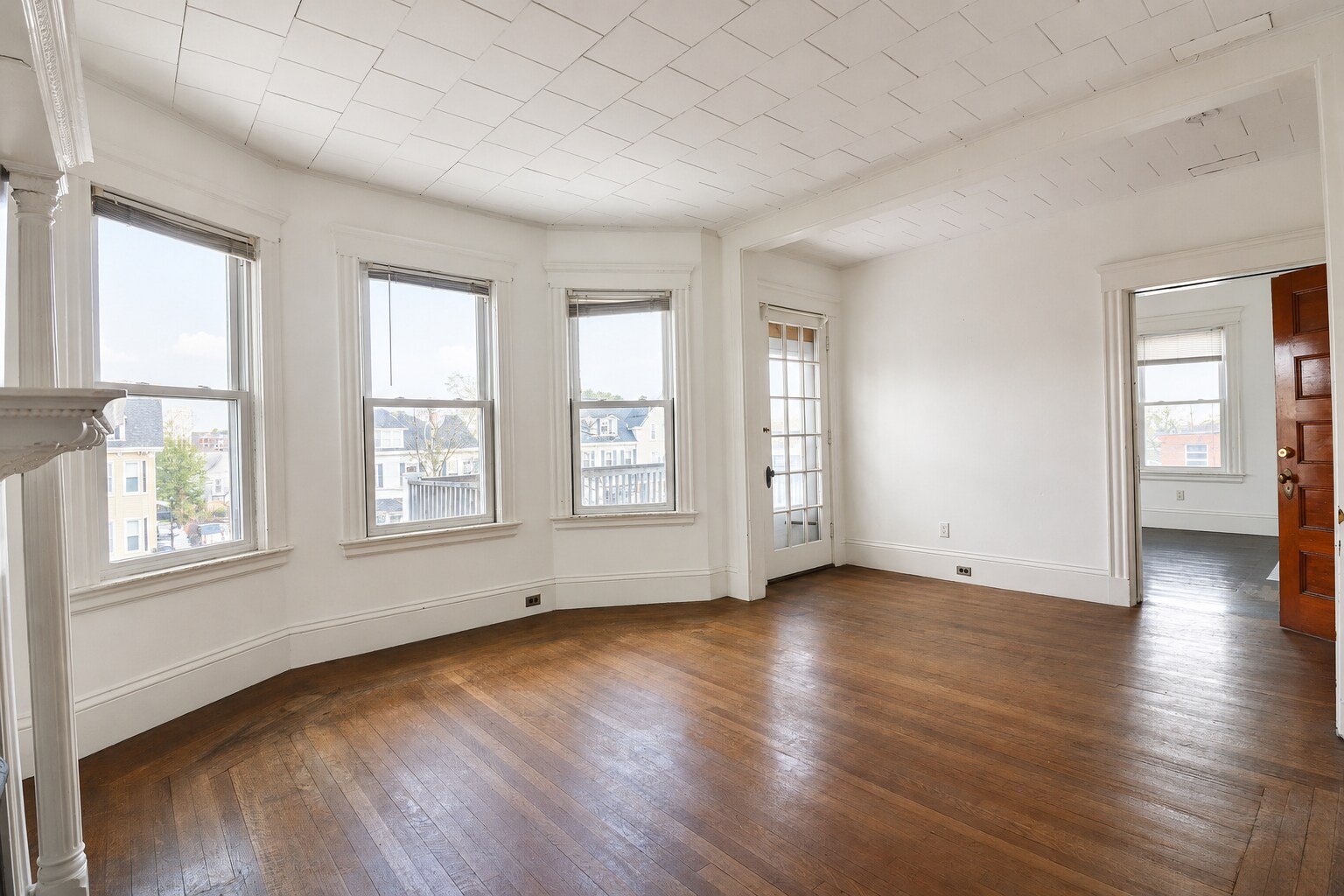 Building Photo - 582 Cambridge St