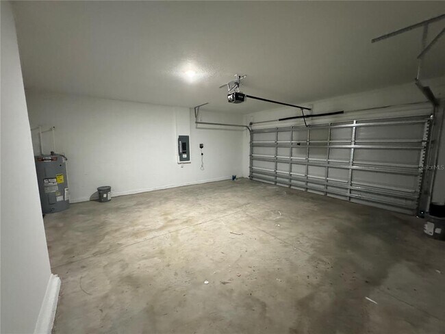 Building Photo - 13133 Oak Hill Way